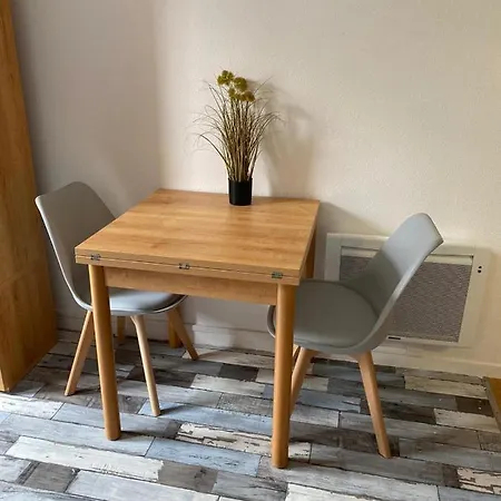 Studio Idealement Place A Clichy#wifi Rapide アパート
